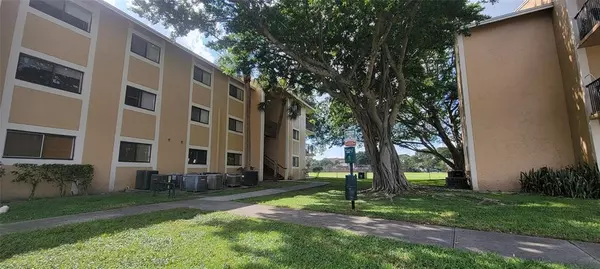 Pembroke Pines, FL 33025,350 Palm Cir #104