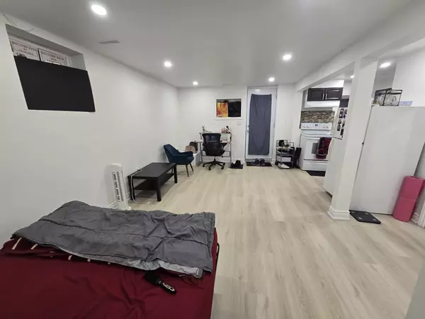 Brampton, ON L6V 2W7,9 Bruce Beer DR