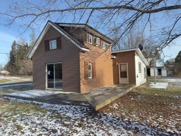 Addington Highlands, ON K0H 1P0,10 Jones ST