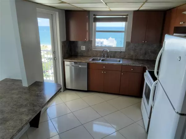 Pompano Beach, FL 33062,1200 Hibiscus Ave #1804