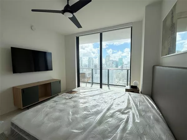 Miami, FL 33132,159 NE 6th St #3914