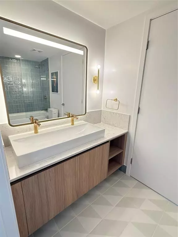 Miami, FL 33132,159 NE 6th St #3914