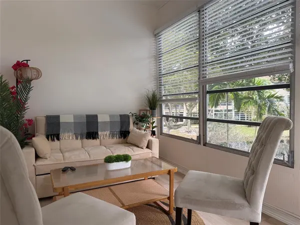 Lauderdale Lakes, FL 33319,3430 NW 52nd Ave #206