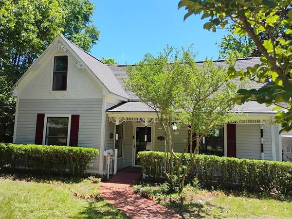 504 N Newsom Street, Mineola, TX 75773