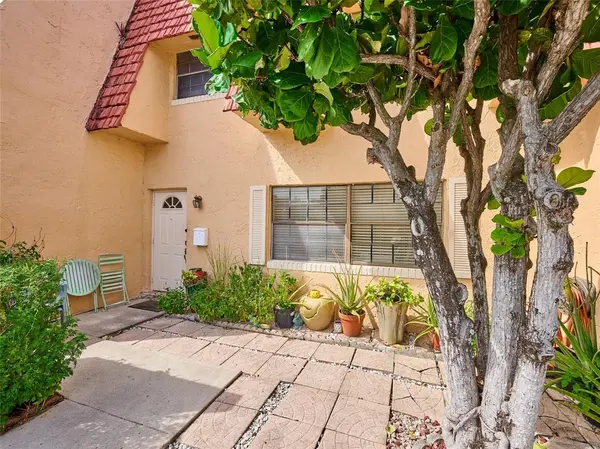 Tamarac, FL 33319,33 Spinning wheel lane #33