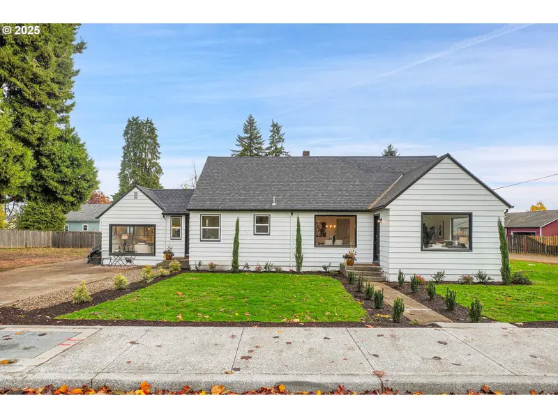 574 S Ivy ST, Canby, OR 97013