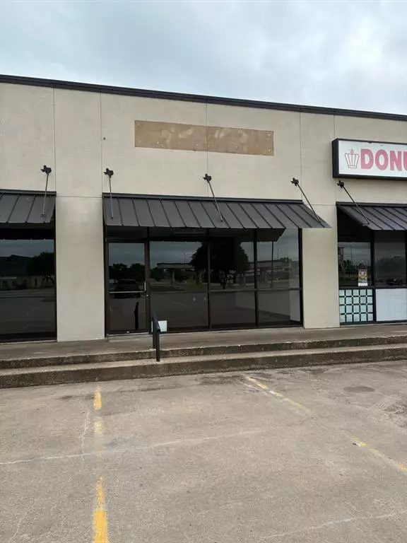 Ennis, TX 75119,2203 W Ennis Avenue #400