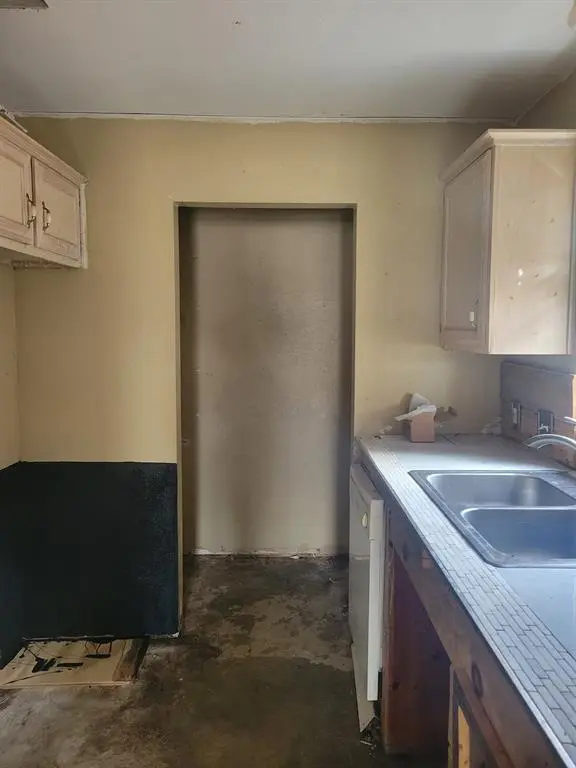 Paris, TX 75460,2135 40th Street SE