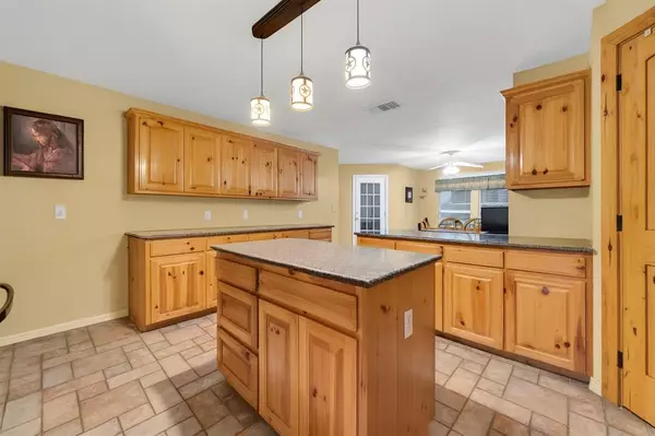 Ennis, TX 75119,839 Walker Creek Road