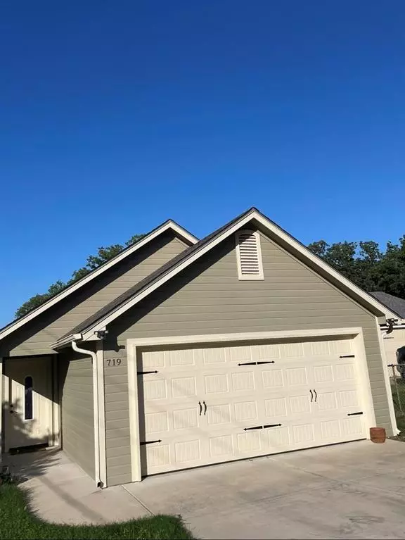 Granbury, TX 76049,719 Harness Trail