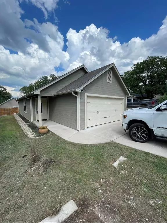 Granbury, TX 76049,719 Harness Trail