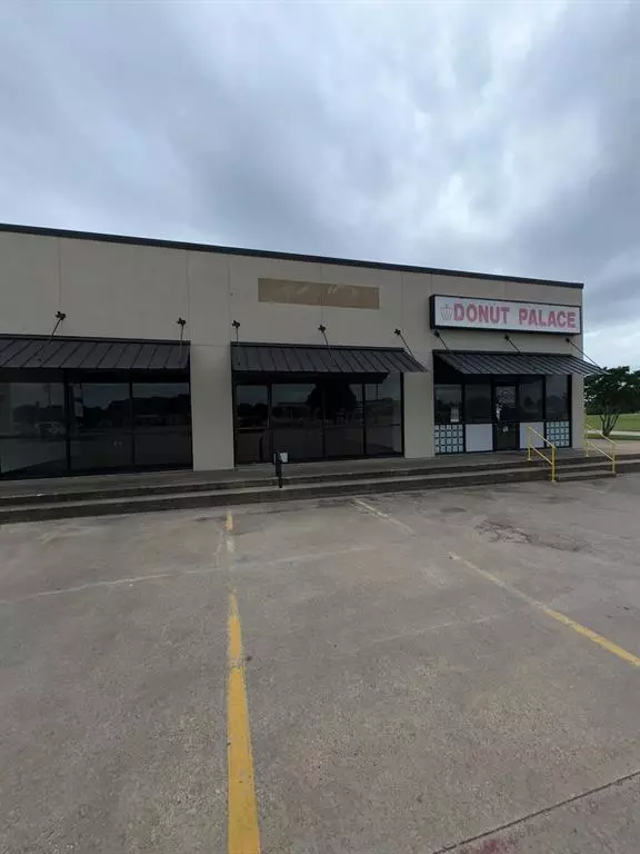 Ennis, TX 75119,2203 W Ennis Avenue #400