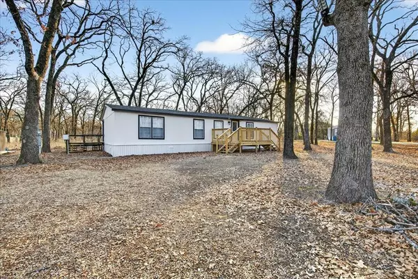 237 Wildflower Drive, Gun Barrel City, TX 75156