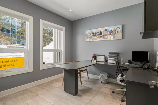 Hunt Club - South Keys And Area, ON K1G 4Z7,2285 St Laurent BLVD #D19