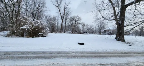 4200 LAWTON ST, Detroit, MI 48208