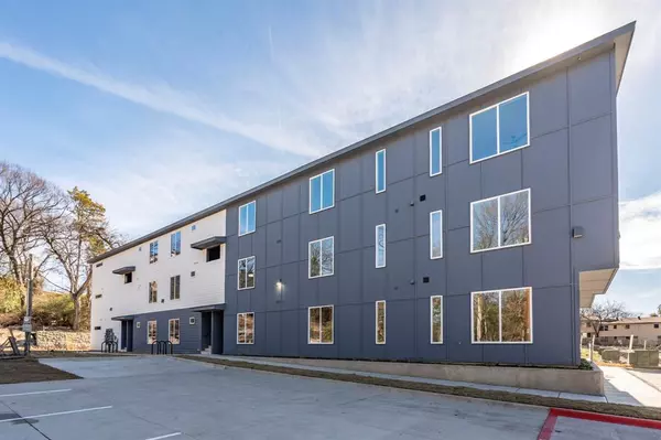 Dallas, TX 75215,948 S Corinth Street #3