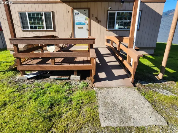 Myrtle Creek, OR 97457,129 S OLD PACIFIC HWY