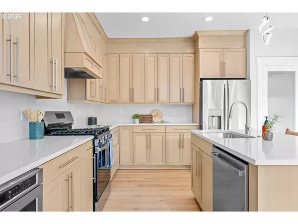 Silverton, OR 97381,407 S 1ST ST