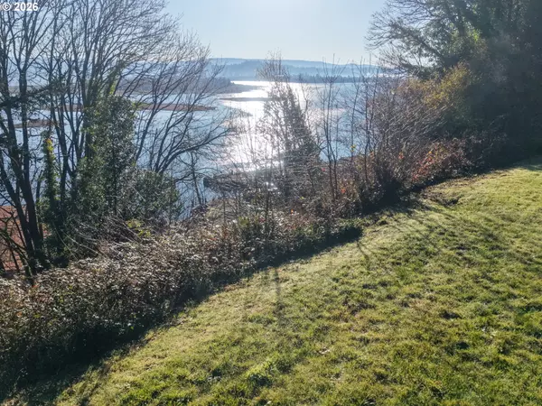 North Bend, OR 97459,353 OCONNELL ST