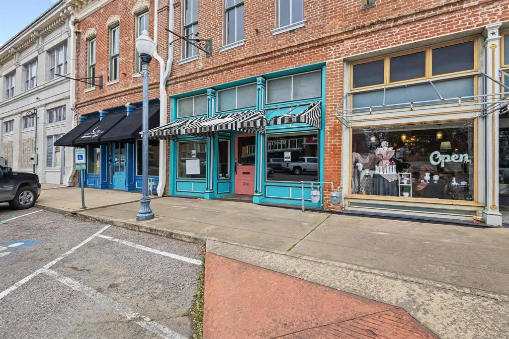 Bonham, TX 75418,316 N Main Street