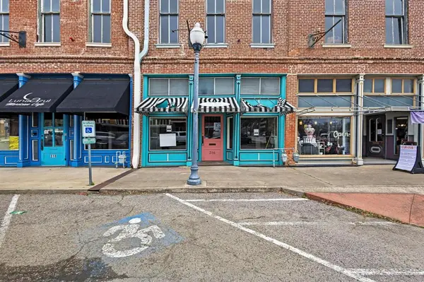 Bonham, TX 75418,316 N Main Street