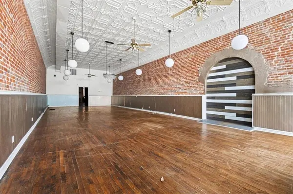 Bonham, TX 75418,316 N Main Street