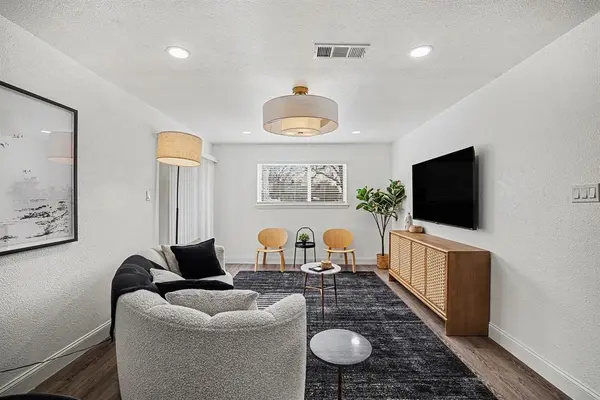 Hurst, TX 76053,716 E Pecan Street #722