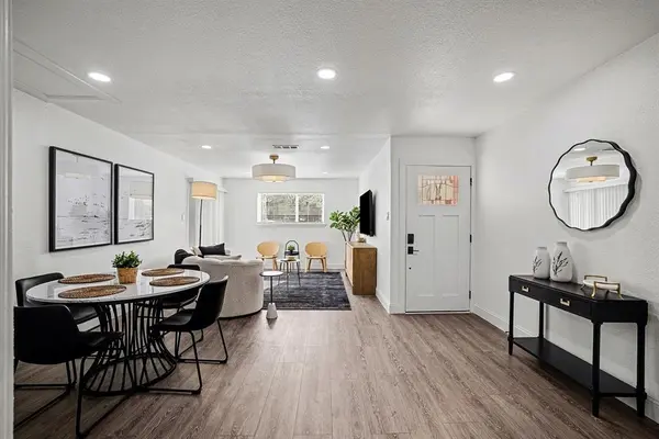 Hurst, TX 76053,716 E Pecan Street #722