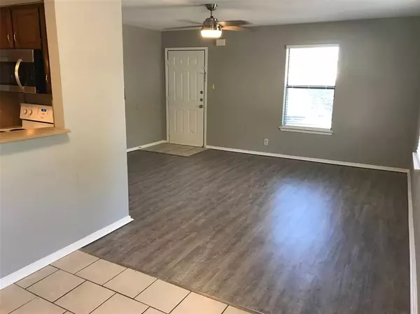 Arlington, TX 76011,118 Maple Street #A