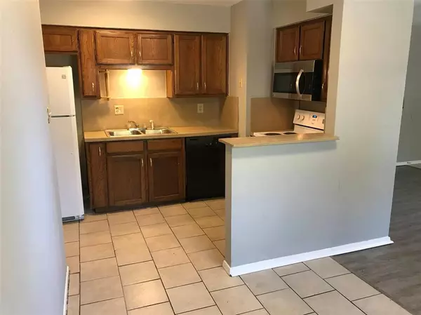 Arlington, TX 76011,118 Maple Street #A