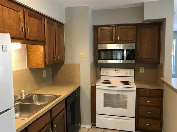 Arlington, TX 76011,118 Maple Street #A