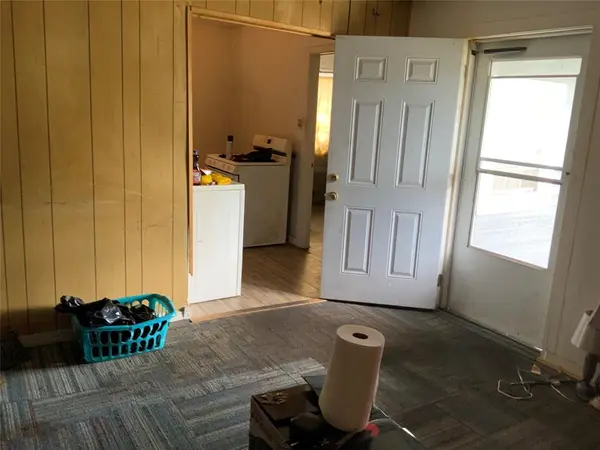 Dallas, TX 75235,5646 Arlington Park Drive