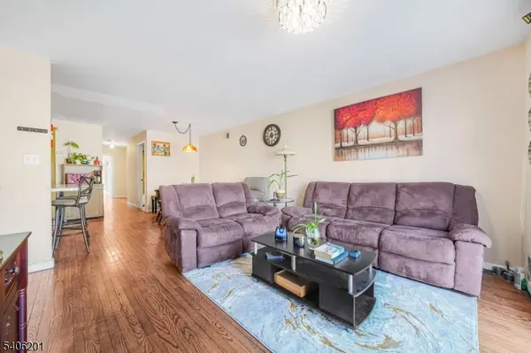 Elizabeth City, NJ 07201,952 Flora St