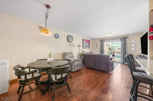 Elizabeth City, NJ 07201,952 Flora St