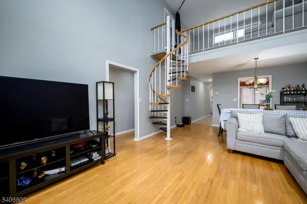 Clifton City, NJ 07013,900 Valley Rd #D1O