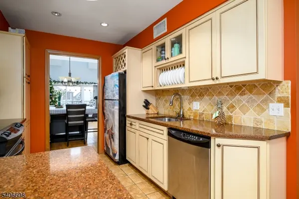 Clifton City, NJ 07013,900 Valley Rd #D1O