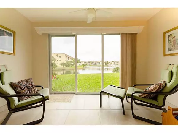 Sunrise, FL 33322,8220 Sunrise Lakes Blvd #111