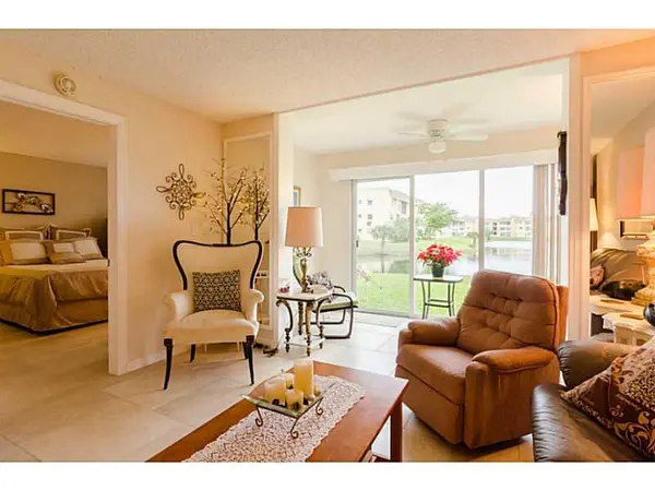 Sunrise, FL 33322,8220 Sunrise Lakes Blvd #111