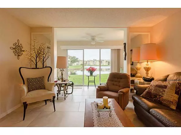 Sunrise, FL 33322,8220 Sunrise Lakes Blvd #111