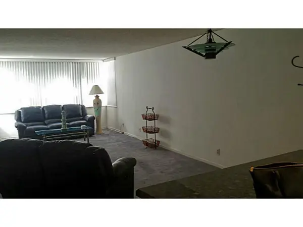 Plantation, FL 33317,6500 Cypress Rd #208