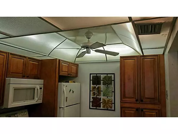 Plantation, FL 33317,6500 Cypress Rd #208