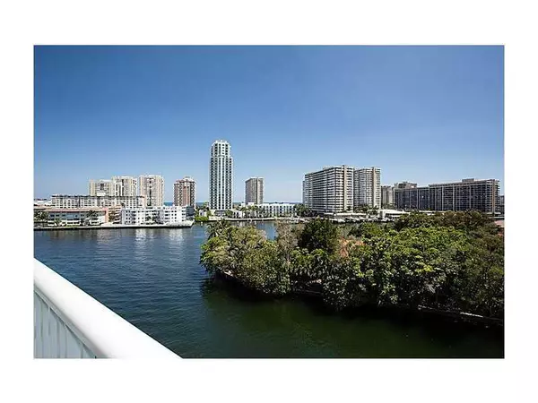 137 Golden Isles Dr #604, Hallandale Beach, FL 33009