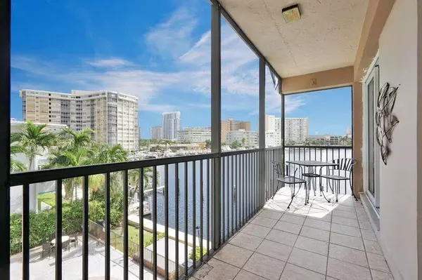 2420 Diana Dr #301, Hallandale Beach, FL 33009