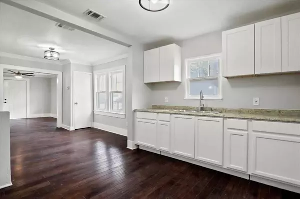 Fort Worth, TX 76104,956 E Allen Avenue