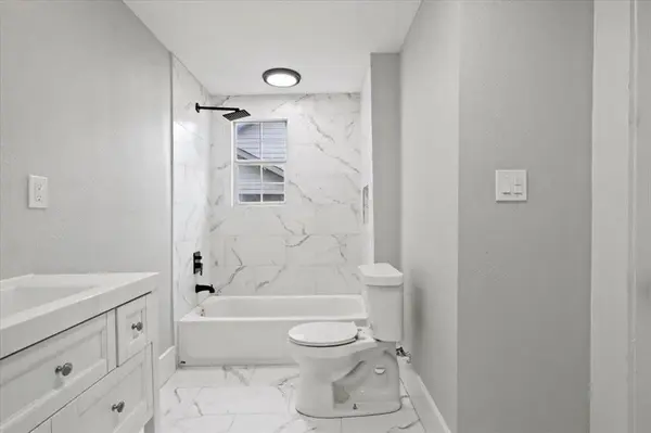 Fort Worth, TX 76104,956 E Allen Avenue