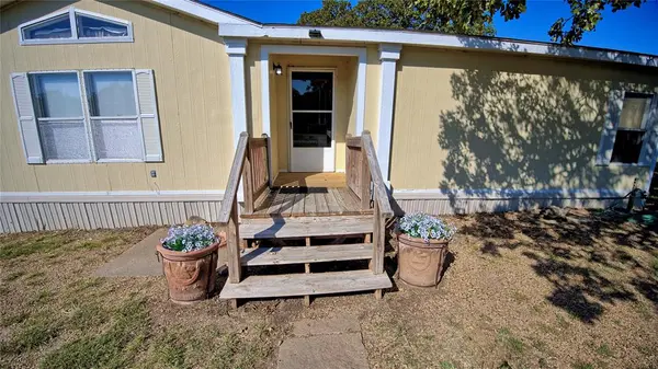 Bowie, TX 76230,901 Pigg Road