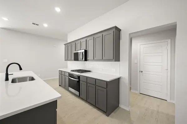 Azle, TX 76020,500 Pebble Circle