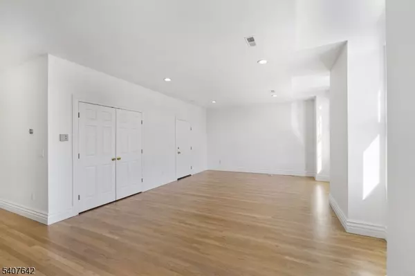 Sparta Twp., NJ 07871,13 Main St #3