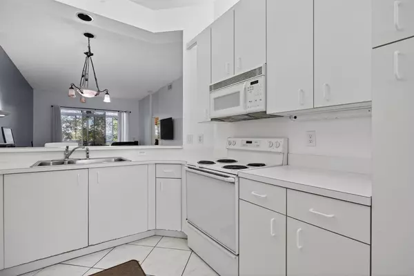 Tamarac, FL 33321,9575 Weldon Cir #C413