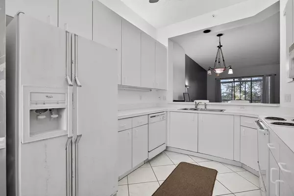 Tamarac, FL 33321,9575 Weldon Cir #C413